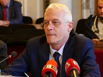 Проф. Салчев: COVID-зоните са допълнителна, а не заместваща мярка