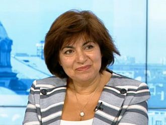 Доц. Стаевска: Абсурдно е да се твърди, че във ваксините има отрови и радиоактивност