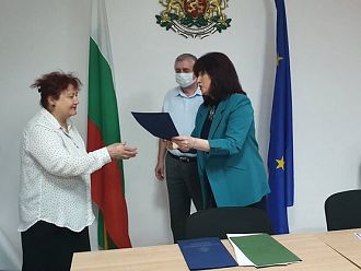 Лични лекари от цялата страна получиха грамоти от МЗ за ваксинационната си дейност