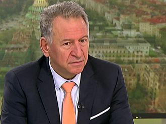 Д-р Кацаров: Ситуацията е много сериозна, но няма място за паника