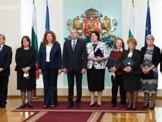 Президентът награди с Почетен знак седмина български педиатри и неонатолози