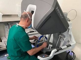 Пловдивски лекар извърши само за седем месеца 75 интервенции с робота Да Винчи