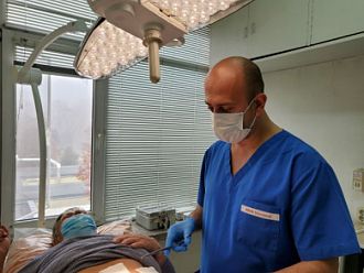 Хирурзи от МБАЛ-Пазарджик успешно оперираха жена с огледални органи