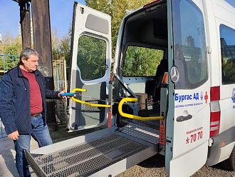 История за доброто: шофьори на УМБАЛ Бургас решиха тежък проблем на трудноподвижна жена