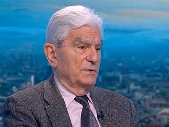 Акад. Петрунов: Задължителната ваксинация е правилна стъпка, а зеленият сертификат за антитела е абсурден