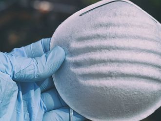 Японски учени създадоха маска с щраусови антитела, която открива COVID-19