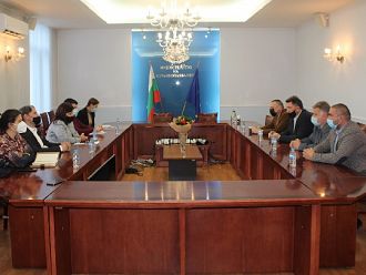 Министър Сербезова: Поисках ГИТ да провери уволненията в МБАЛ-Видин