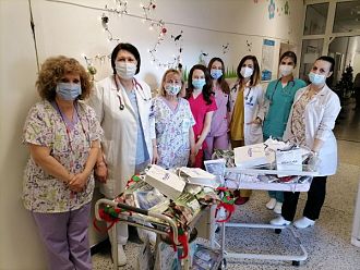 Подаръци за персонала и пациентите на Отделението по неонатология на УМБАЛ „Свети Георги“