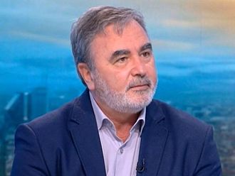 Доц. Кунчев: Новата вълна ще ни достигне след празниците, на 4-5 януари ще видим отново пик