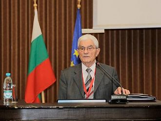 Акад. Петрунов: Срамно и недопустимо е лекар да издаде фалшив сертификат