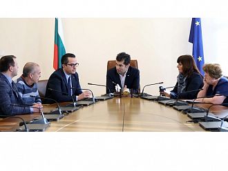 Петков и „Възраждане“ се разбраха за работна група с медици и статистици