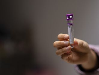 Великобритания: Изпитват ваксина от три дози срещу рак на белия дроб