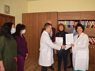 Ротари-клуб - Пазарджик дари апаратура за неонатологията на областната болница