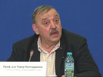 Проф. Кантарджиев: Който не се е занимавал с антиваксъри, нищо не знае за ваксините у нас