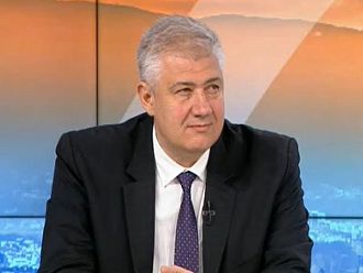 Проф. Балтов: Все още няма яснота какво ще се плаща на медиците на първа линия