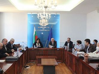 800 лв. повече за лекар, 550 за медсестра предвижда новият Колективен трудов договор