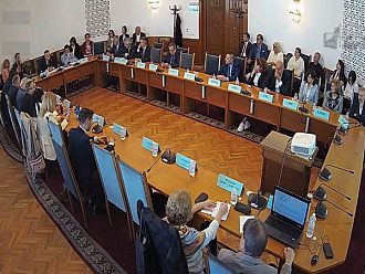 Онколози: Между 30% и 40% от българите с онкологично заболяване търсят помощ в чужбина