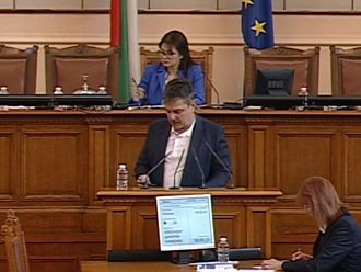 Идея: Търговците на едро да носят на джипитата ваксините от задължителния календар