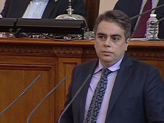 МФ предлага държавните служители да си плащат осигуровките