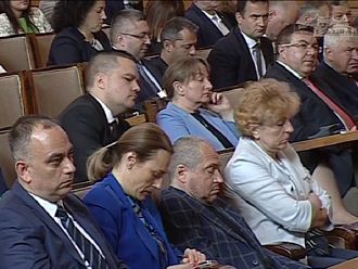 Депутатите гледат Държавния бюджет