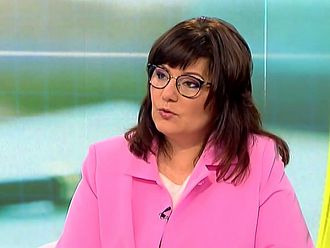 Здравният министър е получавал заплахи за здравето и близките й