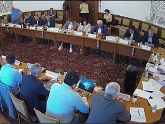 Бюджетната комисия прие без дебати промените за гледане на дете под карантина