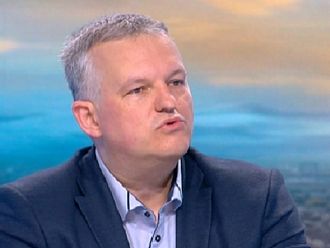 Доц. Тонев: Не се предвиждат нови мерки срещу COVID