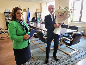 Проф. Сербезова даде на д-р Меджидиев папка с отчет на свършеното в МЗ