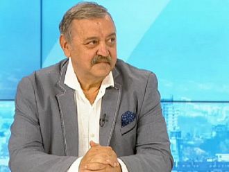Проф. Кантарджиев: Може би министърът ще предприеме мерки по промяна на подхода към пандемията