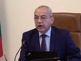 Служебният премиер благодари на медиците, помогнали в катастрофата на „Тракия“