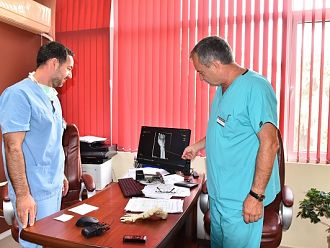 28-годишен музикант просвири отново на китара 3 дни след операция на счупена китка