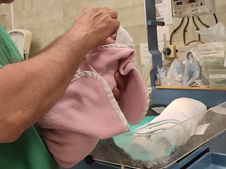 УМБАЛ Бургас прие новородено без майка, намерено на улицата