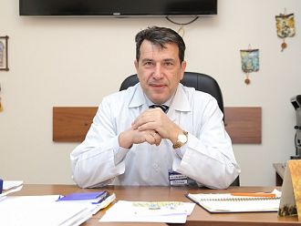 Проф. Иванов: Младите хора ограничават живото общуване за сметка на интернет