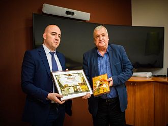 Здравеопазването и туризма обсъдиха в МУ Варна ректорът на вуза и министър Димитров