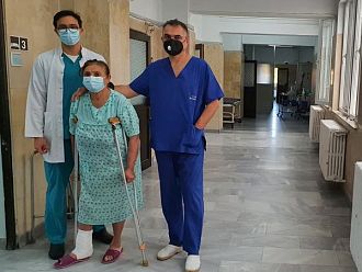 Сложна операция изправи на крака възрастна жена