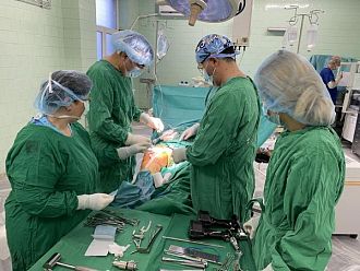Операция, извършена от лекари от ИСУЛ и НКБ, позволява на мъж да живее без болка