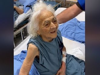 Акушерка посрещна 102-рия си рожден ден в „Пирогов“