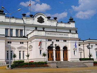 В парламента откриха коледен базар за деца с онкохематологични заболявания