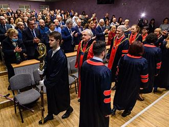 В МУ-Варна връчиха дипломите за заетите академични длъжности и придобити научни степени