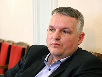 Доц. Тонев: Основният проблем е кадровият, но се мисли повече за апаратура