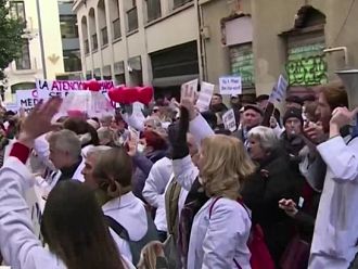 И медиците в Испания излязоха на протест