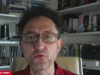 Д-р Илиев: Могат да се предоговорят количества ваксини, но не и да се прекратят договорите