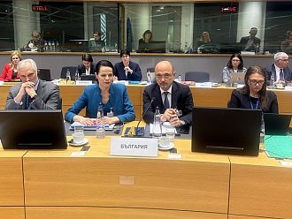 В Брюксел: България, Полша, Литва и Унгария с обща позиция срещу нови доставки на ваксини срещу COVID