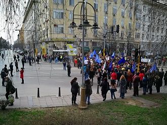 Протест пред МЗ за заплатите на шофьорите на линейки