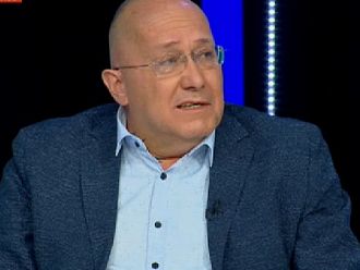 Издигат паметник на загиналите от COVID медици