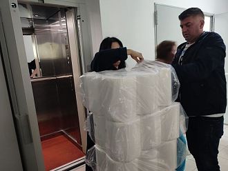 Младежи дариха консумативи на УМБАЛ Бургас за безпроблемна работа с кръводарители