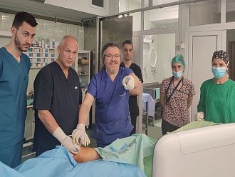 За първи път в Бургас – турски професор лепи разширени вени със секундно лепило