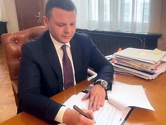 Подписаха решението за избор на изпълнител за въздушната спешна помощ