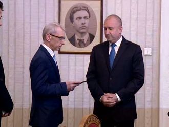 Акад. Денков върна изпълнен мандат на президента, в папката остава името на проф. Хинков