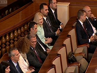 Парламентът гласува редовно правителство